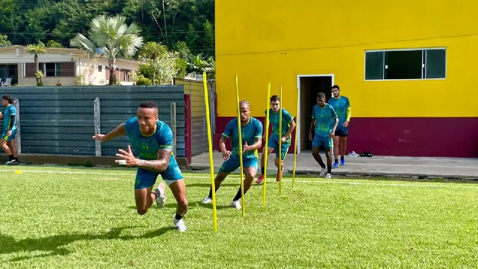 Brusque FC intensifica treinos com foco defensivo para semifinal contra a Chapecoense