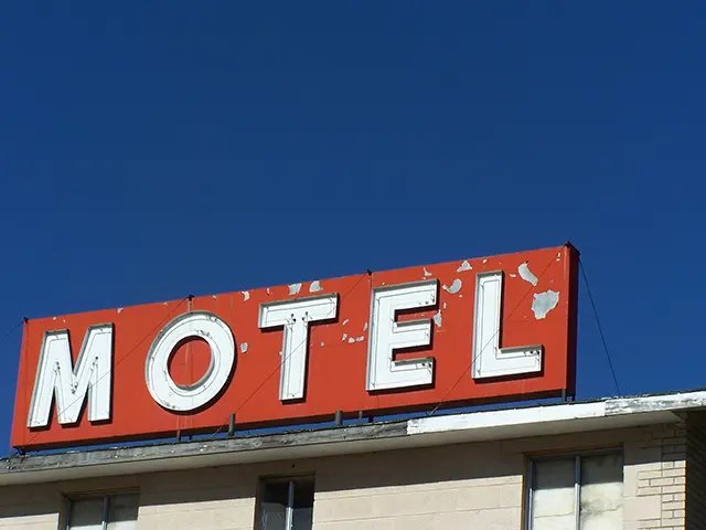 Casal causa confusão em motel e deixa dívida de R$ 1,5 mil