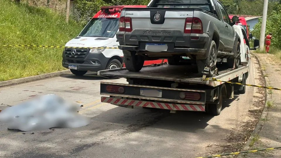 (URGENTE) Motociclista de 22 anos morre após colisão com caminhão guincho no bairro Limeira