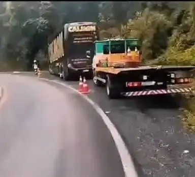 Ônibus da Banda Musical Calmon se envolve em acidente