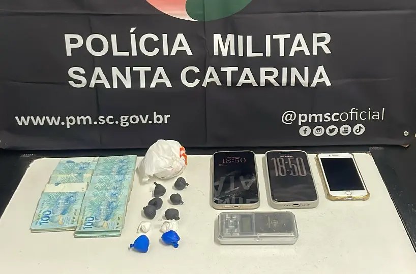 Homem confessa venda de drogas e acaba preso no Bateas