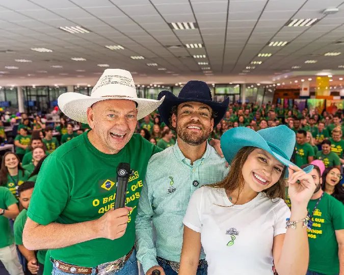 Luciano Hang recebe influenciadores da AgroplaySquad no Centro Administrativo da Havan