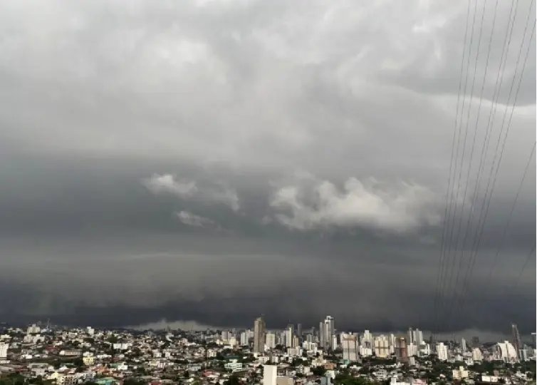 SC tem segunda de chuva e risco de temporais