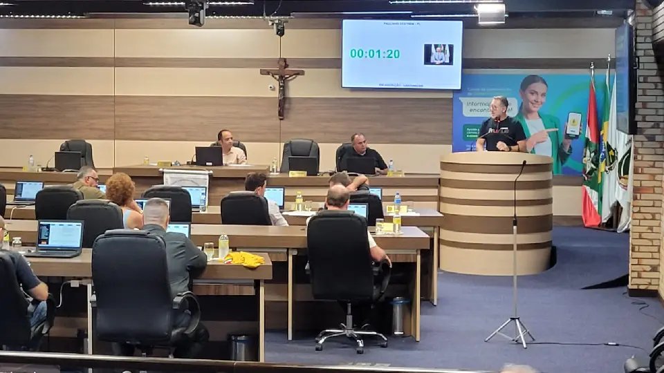 (VÍDEO) Vereador propõe separação da legislação do transporte e fretamento escolar