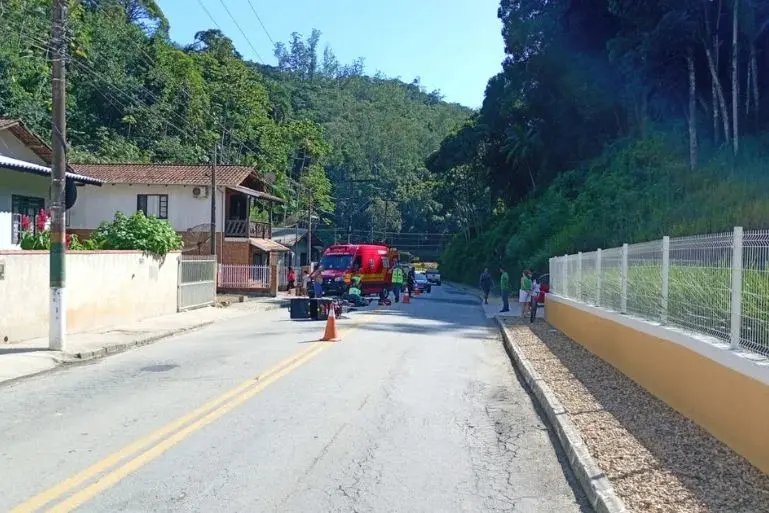 Criança fica ferida após atropelamento com motocicleta na Rua Nova Trento